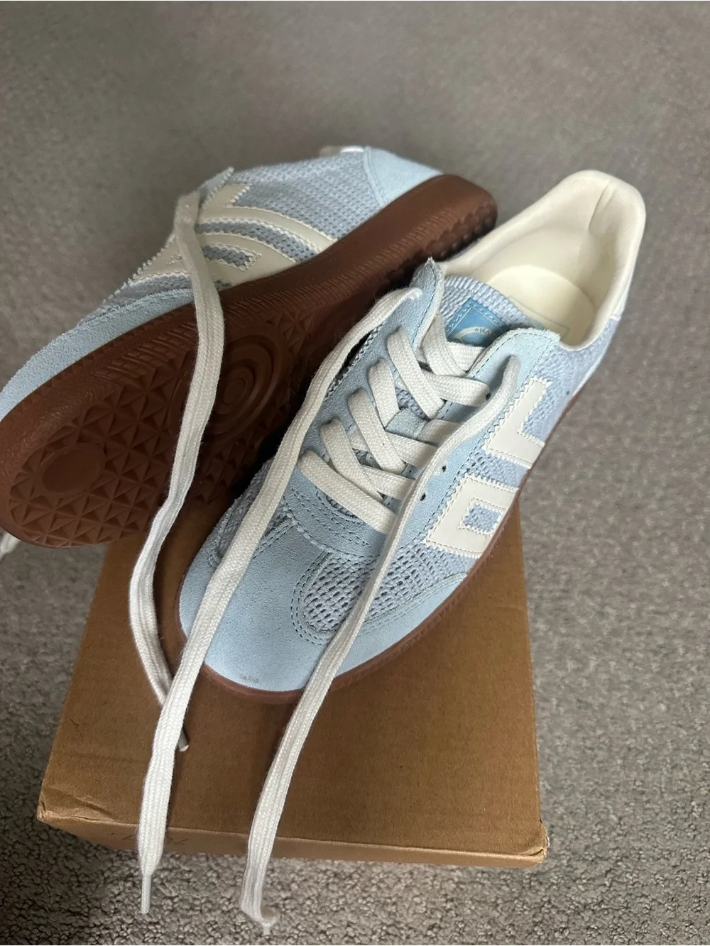 Back 70 Women’s Light Blue Mesh Sneakers with White Logo and Gum Sole NEW in box - Picture 4 of 6